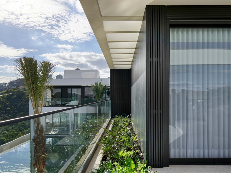 Esquadrias Divelle DN100 + Brises | Proj. Marcia Carvalhaes - Fotos Jomar Bragança