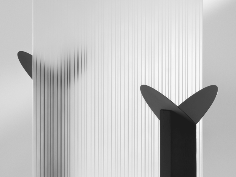 Traço | Como uma partitura gráfica, o sequenciamento de traços criam uma narrativa com verticalidades. Um pattern que eleva às alturas.